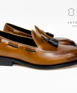 Mocasín Antonello referencia 3337 en cuero con borlas