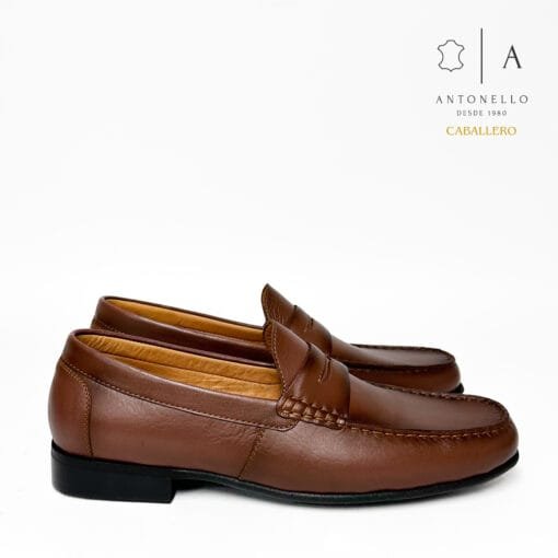 Modelo 9802 – Elegancia clásica y confort duradero